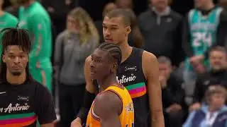 Victor Wembanyama wins the jump ball and then misses the potential game-tying 3 early in the clock