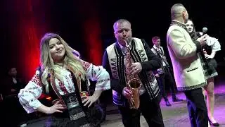 Florin Grigore - Sunt om cu suflet curat LIVE | Hora ascultare | Targul de Craciun Bucuresti 2022