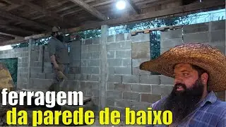 fazendo as ferragens da parede de baixo do porão