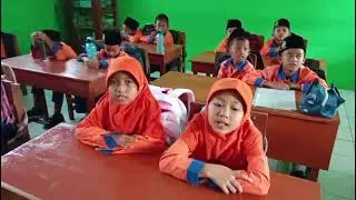 MIN 2 Ngawi_Siswa Kelas 2 Asy Syadzili Membaca Sholawat Fatih dan Amanul Aman