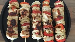 Frigarui de pui si legume la tigaie.