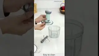 Food Chopper 900ml, 4 Blade Steel Large Manual Hand-Press Vegetable Chopper MixerCutter to Cut Onion
