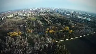 В ценре города большого