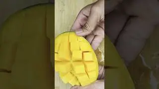 😳 wow amazing cutting of rajapuri mango 🥭 #asmr #cuttingskills #food #shortsvideo