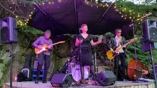 Kat Baloun & Frostbites: Crazy 'bout you baby!