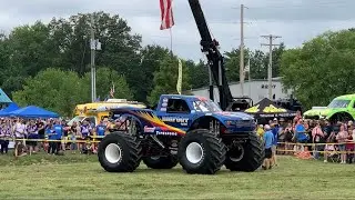 Bigfoot and Gunkster Monster Truck Crush Cars ( Bigfoot Open House 2023 )