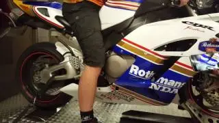 Arend's Fireblade on the tovami @ Madracing