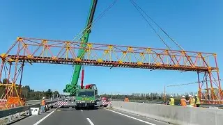 STEEL PEDESTRIAN BRIDGE INSTALLATION