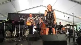 Chicago jazz singer Elaine Dame - Live at The Chicago Jazz Festival