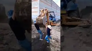 OSHA Inspector reacts to unsafe jobsite workers #construction #civilengineering #building #funny