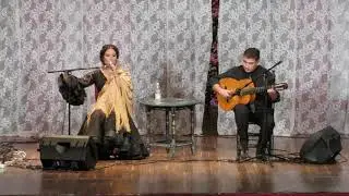 Actuación de Araceli Campillo y, a la guitarra, Luis Calderito