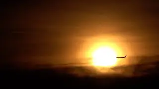 夕暮れに飲み込まれる航空機 Ⅱ