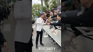 Крис Хемсворт порадовал поклонников автографами на премьере фильма &laquo;Операция по спасению&raquo;.