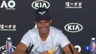 Ubaldo se duerme en la rueda de prensa de Rafa Nadal
