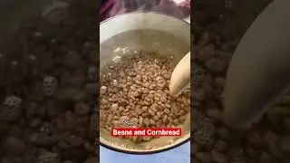 Фасоль пинто, свиная рулька и кукурузный хлеб