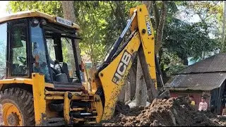 J C B  মাটি কাটছে