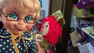 Unboxing Mrs Beasley