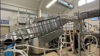 Semi-automatic depalletizer for canning by Zomerdijk Engineering