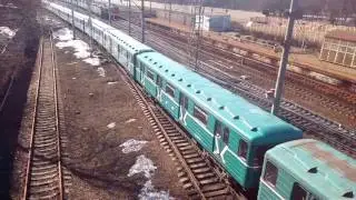 Перегон вагонов метро в ремонт на станции Люблино