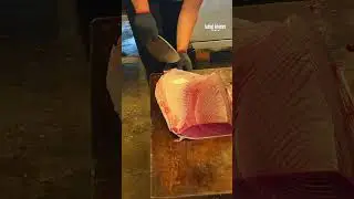 Only a katana this sharp can slice bluefin so cleanly 😮#RazorSharp #TunaPrecision #Otoro #Seafood