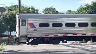 NJ transit train arrow iii Arriving at Murray hill Long horn