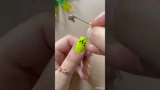 💅💚Easy safety pin nail art hack #nailart2023 #youtubeshorts #shorts
