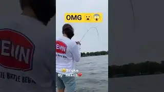 Почти поймал МОНСТРУЮ рыбу 🐟 И тут случилось это 😭 #шорты