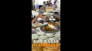 Famous Buns Road Burger, 72 years old Bun Kabab incredible food street | #karachifoodstreet  #shots