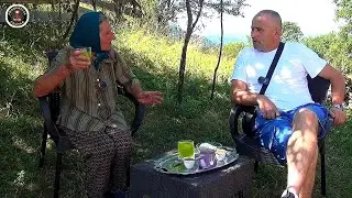 Prošla kroz minsko polje,spavala na jabuki,živjela u kolibi od prušća,preživljavala jedući jabuke...