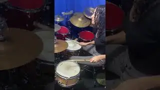 🥁🔥 Minha aluna @eyshilasantana7 (19 anos) tocando uma pisadinha gospel. #shorts#drummergirl
