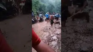 Jalan Malang Pasuruhan tertimbun material Longsoran
