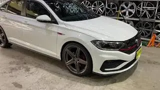 VW Jetta GLi nas 20&rdquo; Pneus 245/35R20