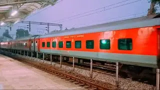 12488 SEEMANCHAL EXPRESS ANAND VIHAR TERMINAL TO JOGBANI #shots #train #viral 
