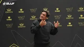 Член Зала славы Рубенс Кобринья Чарльз раскрывает корону IBJJF