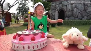 Milusik Lanusik plays at farm sheep Family fun trip