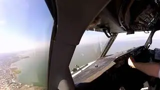 San Francisco - SFO Landing - Boeing 737 Cockpit View