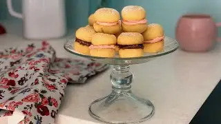 One Handed Baker - Yo-Yo Biscuits