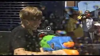 Justin Bieber Battles Screaming Fans In Water Fight
