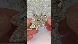 Preciosa Crystals Stones in Settings and Cupchains make for the perfect DIY festive broach ⭐️