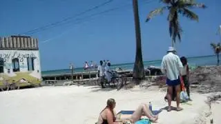 The Split & Lazy Lizard Bar - Belize Caye Caulker
