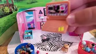 Kid Unveils LOL Surprise! Boss Queen Furniture Box series 3