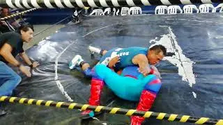 Lucha en relevos australianos.. 21ABRIL19.. 1ra ca&iacute;da..