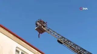 Karasu’da Çatıdan Dumanlar Yükseldi! Ekipler Harekete Geçti