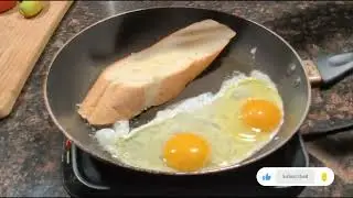 Simple Homemade Breakfast | Avocado Toast & Eggs 🍳🥑