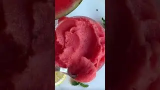 SORBETE DE SAND&Iacute;A 🍉 -Sand&iacute;a congelada en dados-Chorro de lim&oacute;n-Albahaca y hierbabuena-Especias