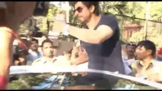 BMC Elections 2017 : Shah Rukh Khan casts his vote