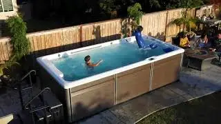 SwimSpa | Endless Pools Sommer & Winter draussen im warmen Wasser