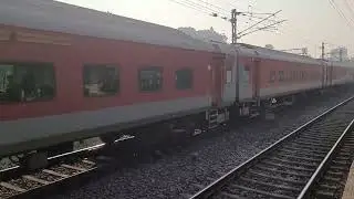 12352 rajendra nagar to howrah||बाली रेलमार्ग पर बीना रूकावट के पार करती हुई