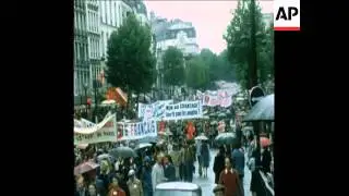 SYND 23 7 76 COMMUNIST DEMONSTRATION IN PARIS