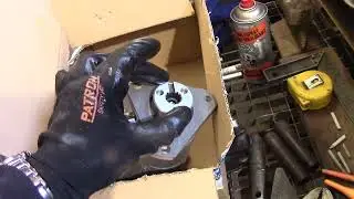 Uuden sy&ouml;tt&ouml;pumpun vaihto MF 135 (New injection pump MF 135)